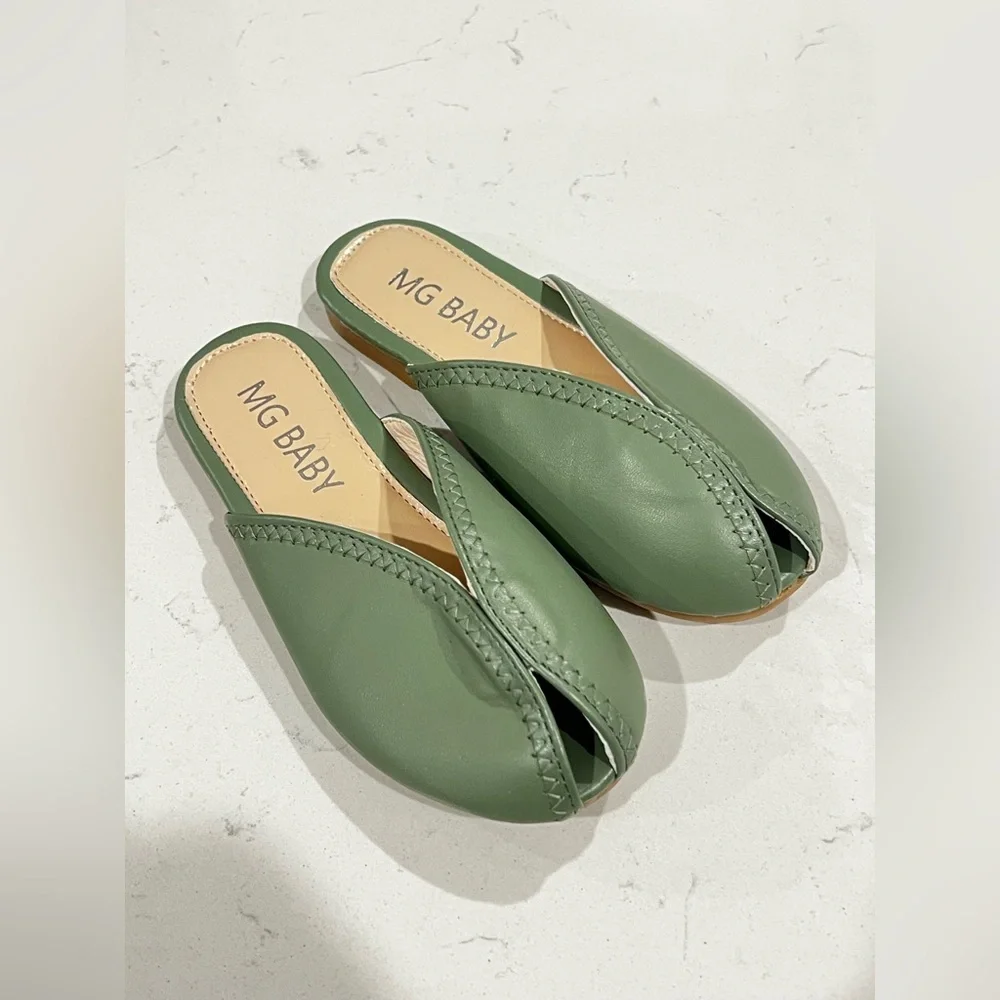 MG Baby Green Slip On Flats Sz 29 (US Girls 5)